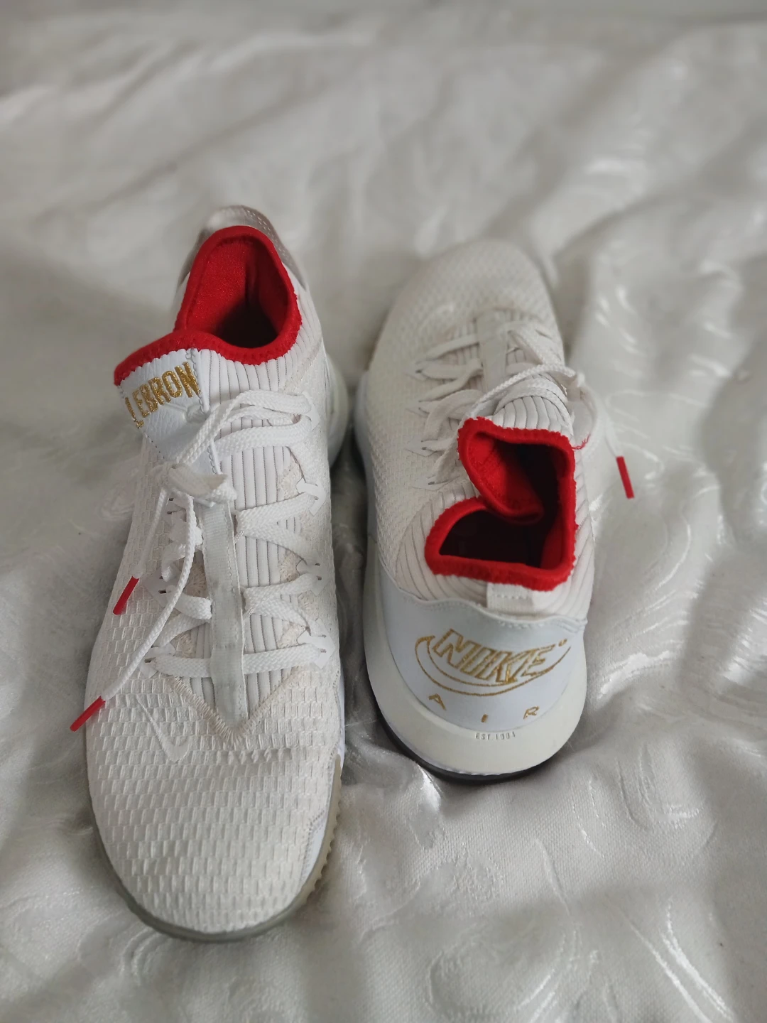 Jordans like new 45 dollars a pair - photo 2