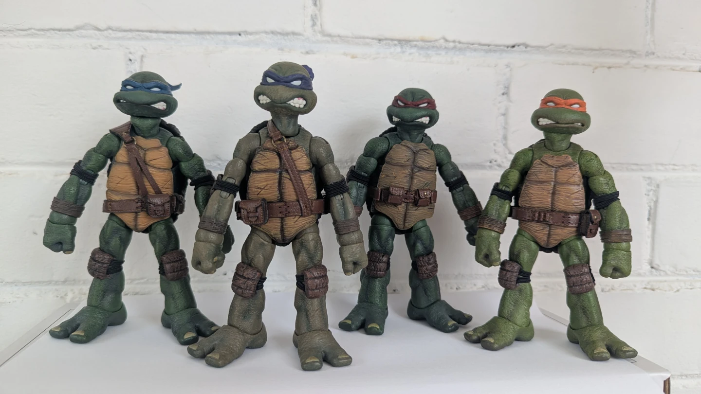 Mezco 1:12  TMNT Box Set (1st Release) Mint Displayed Condition