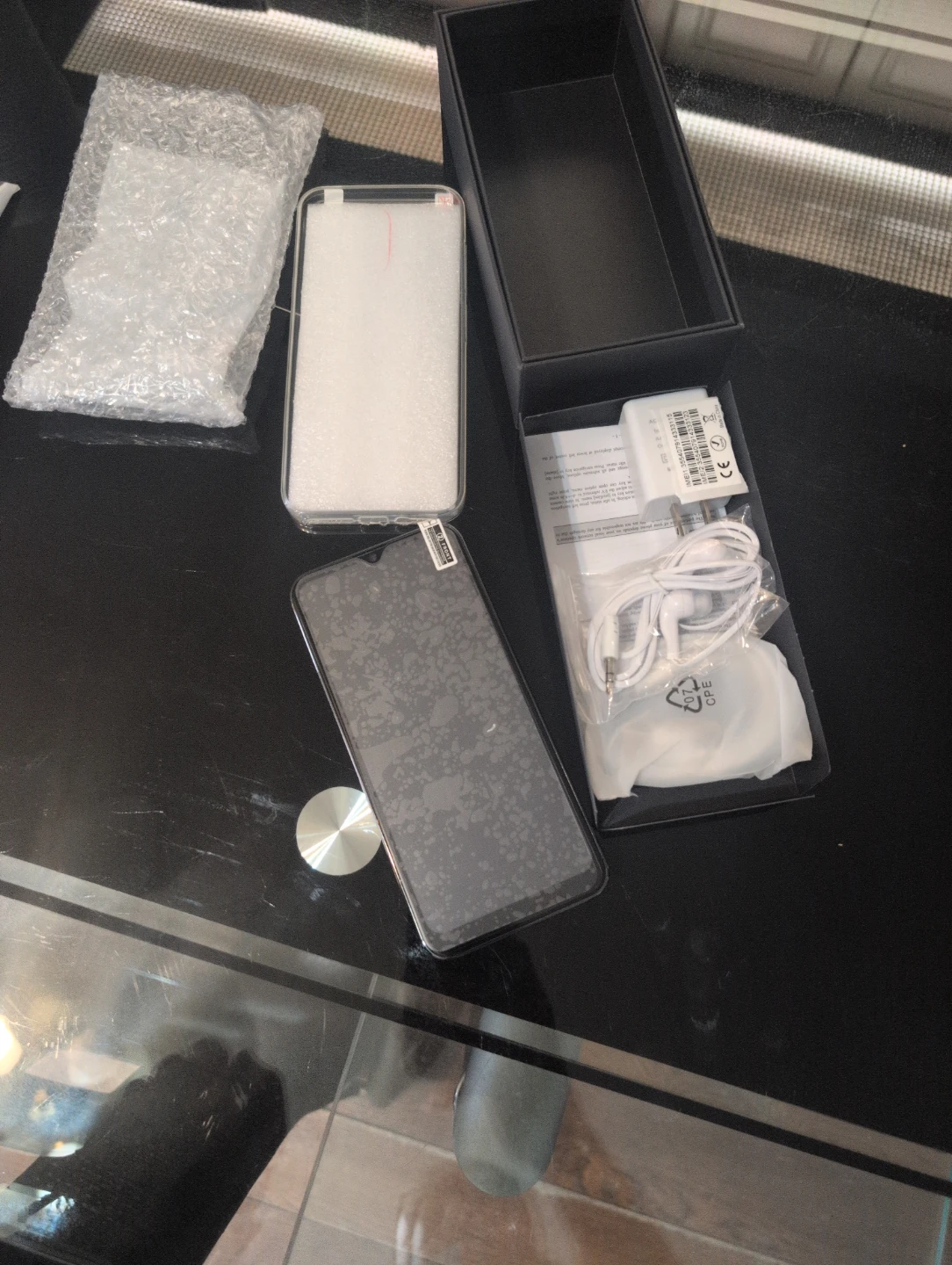 Black Smartphone with Accessories - photo 2