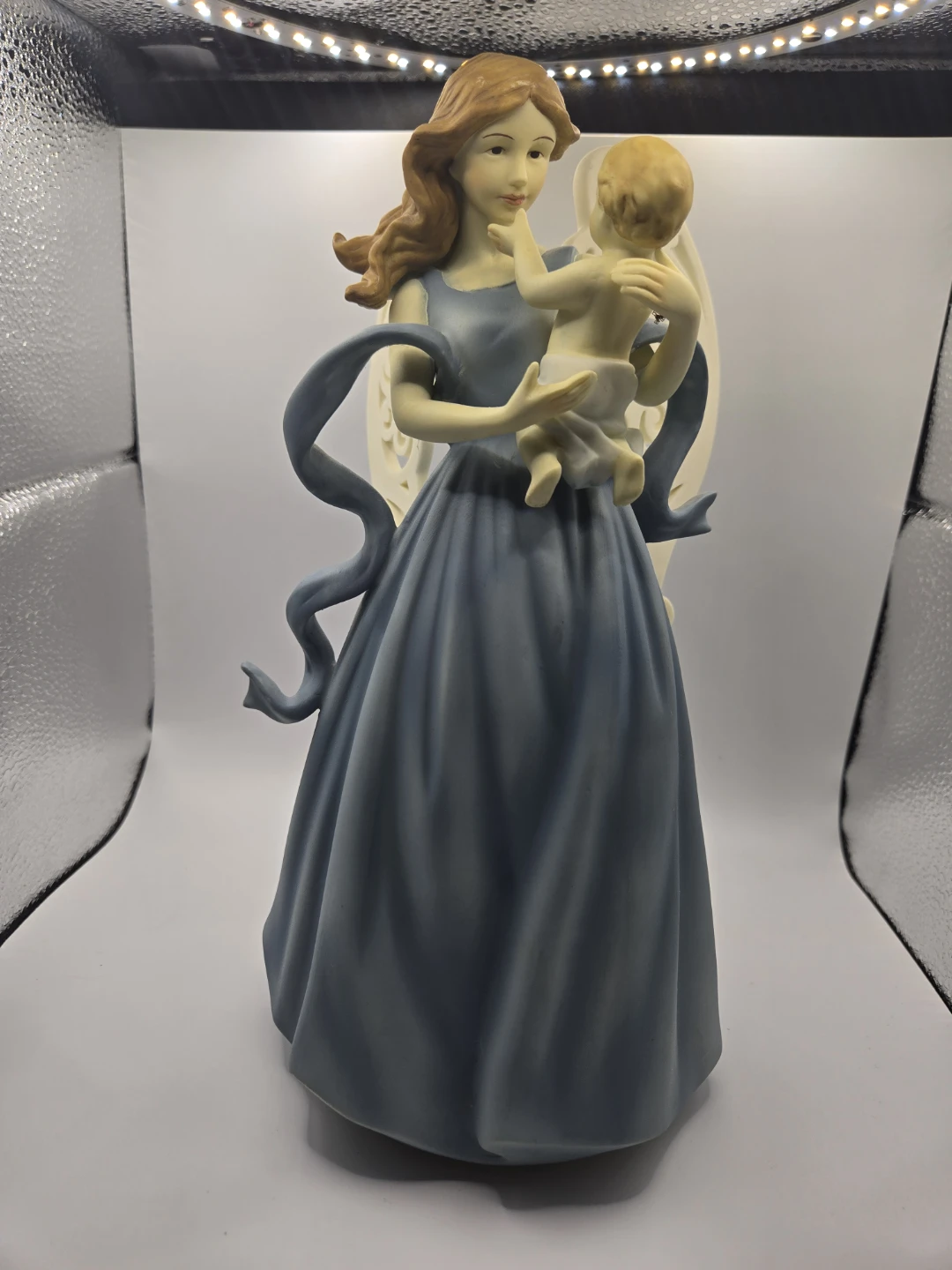 Angel Figurine Holding her Baby (Musicbox) - Collectible