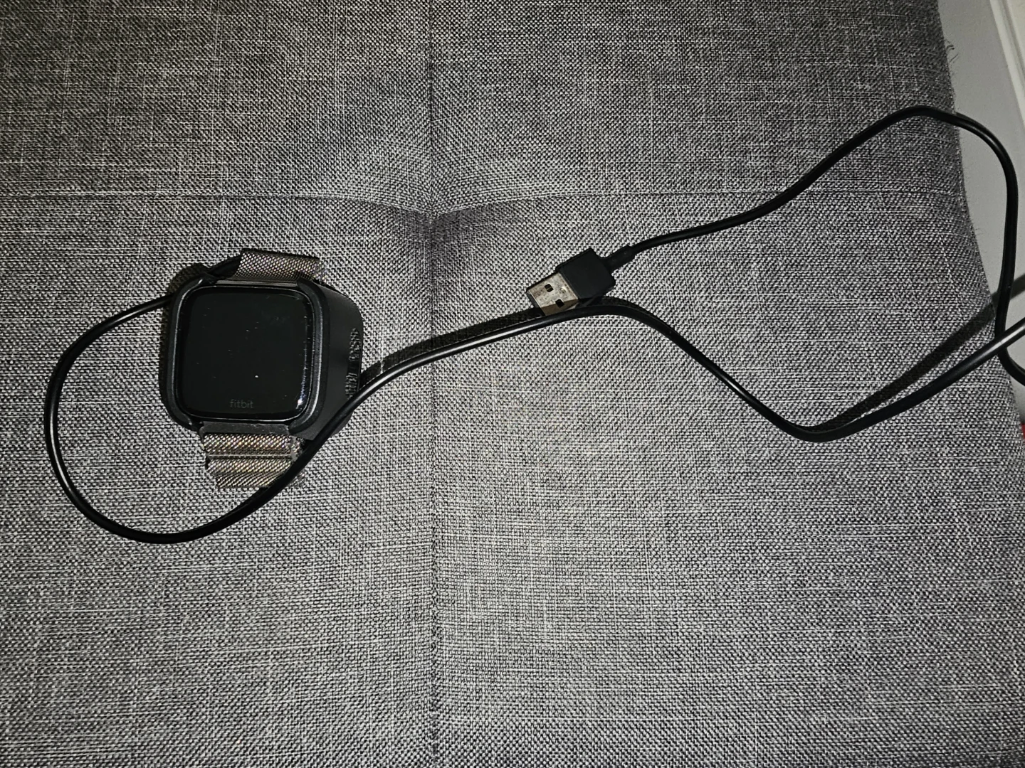 Fitbit Versa 1 Smartwatch with Charging Cable