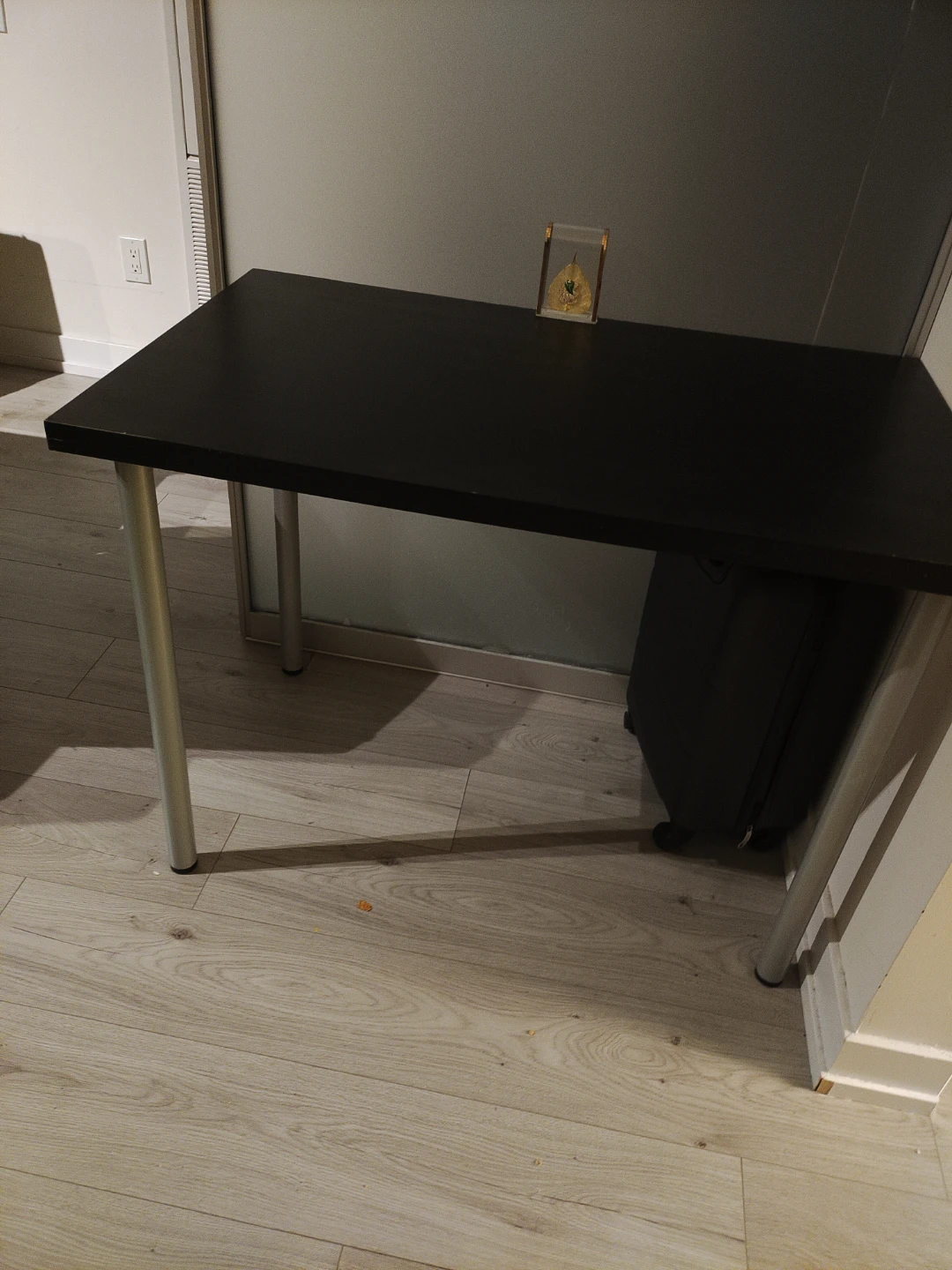 Black desk and ergonomic office chair set - photo 2