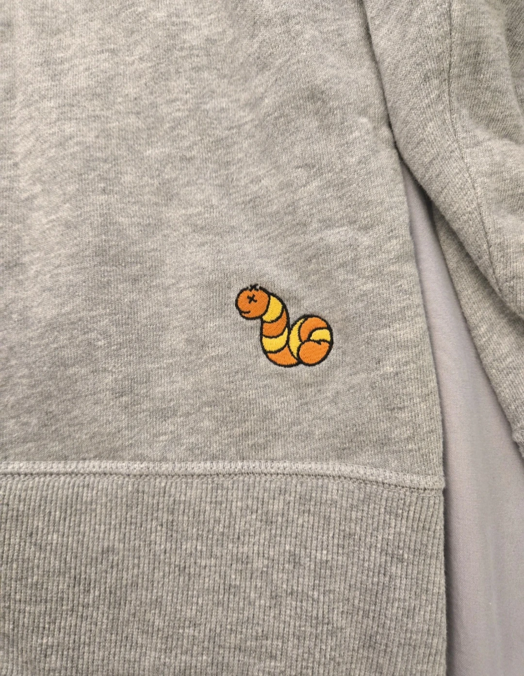Uniqlo - Kaws Sesame Street - Men's Grey Sweater - Size M - photo 3