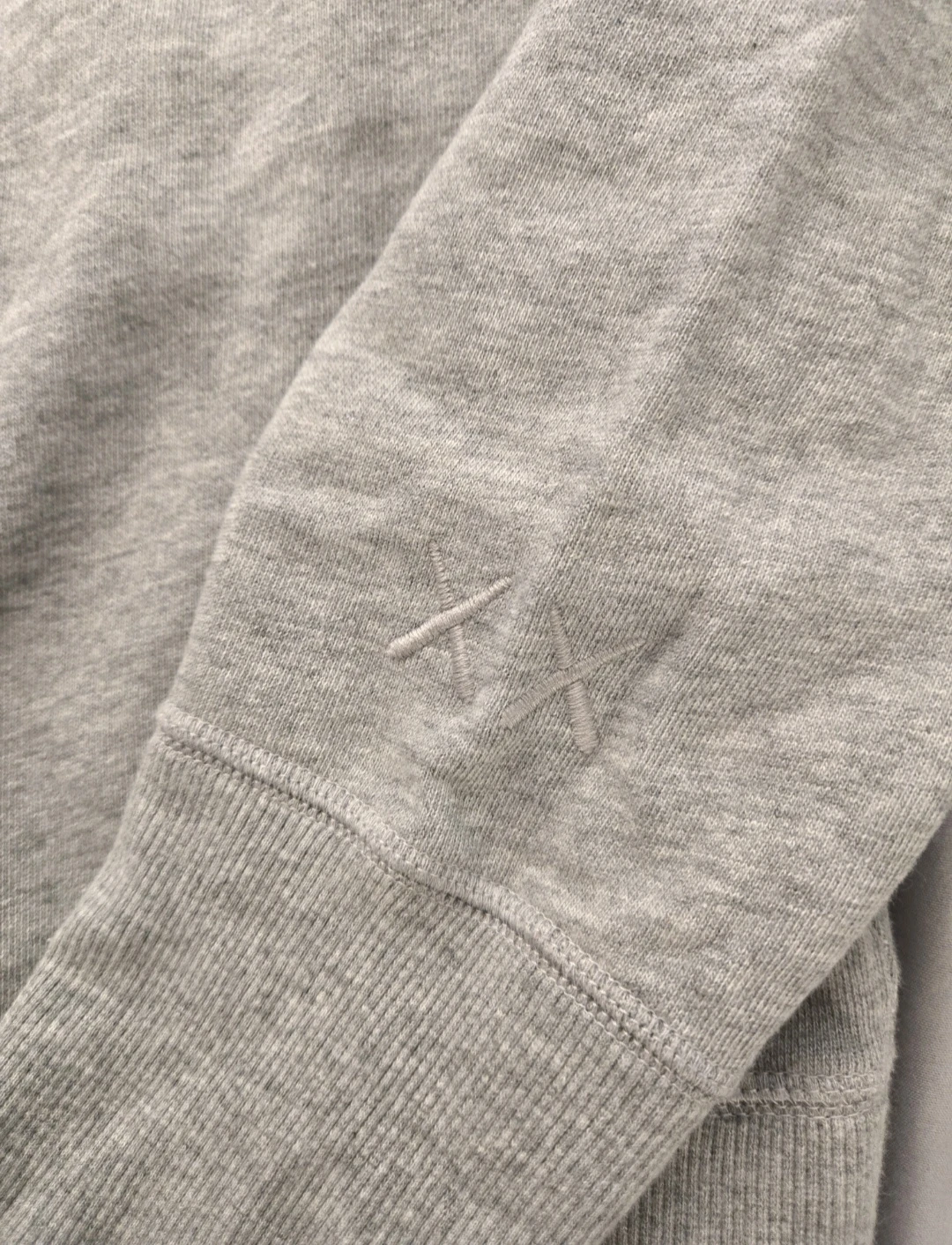 Uniqlo - Kaws Sesame Street - Men's Grey Sweater - Size M - photo 4