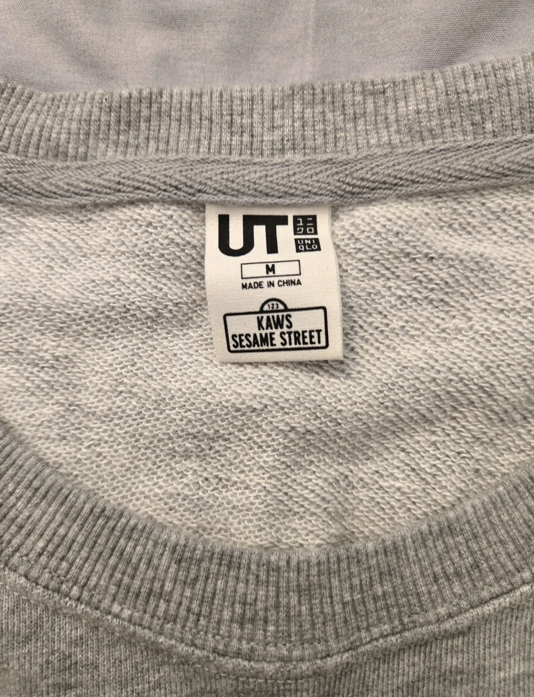 Uniqlo - Kaws Sesame Street - Men's Grey Sweater - Size M - photo 5