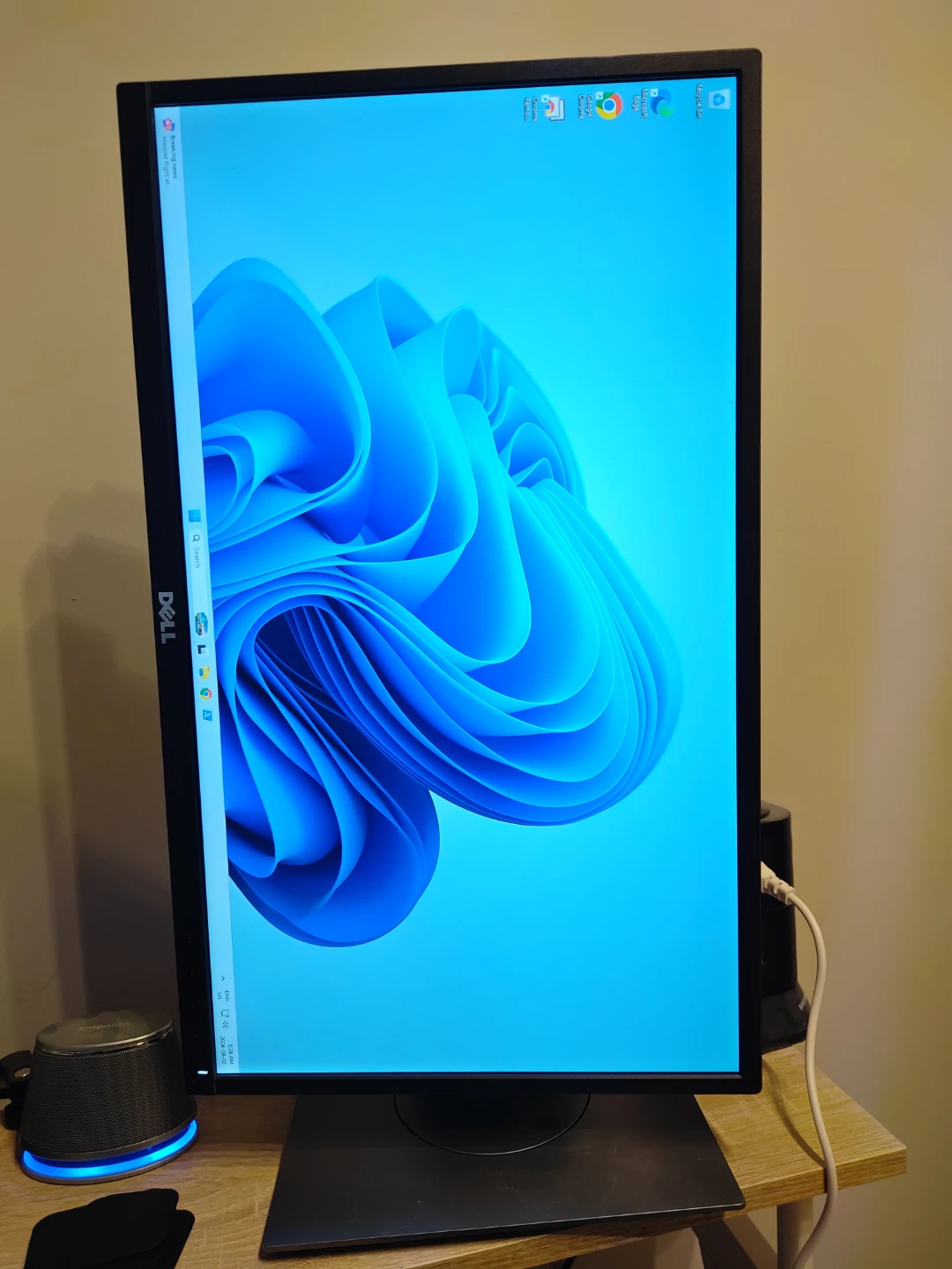 Dell 22" ($30 each / $50 for 2 )Monitor with Adjustable Stand - photo 2