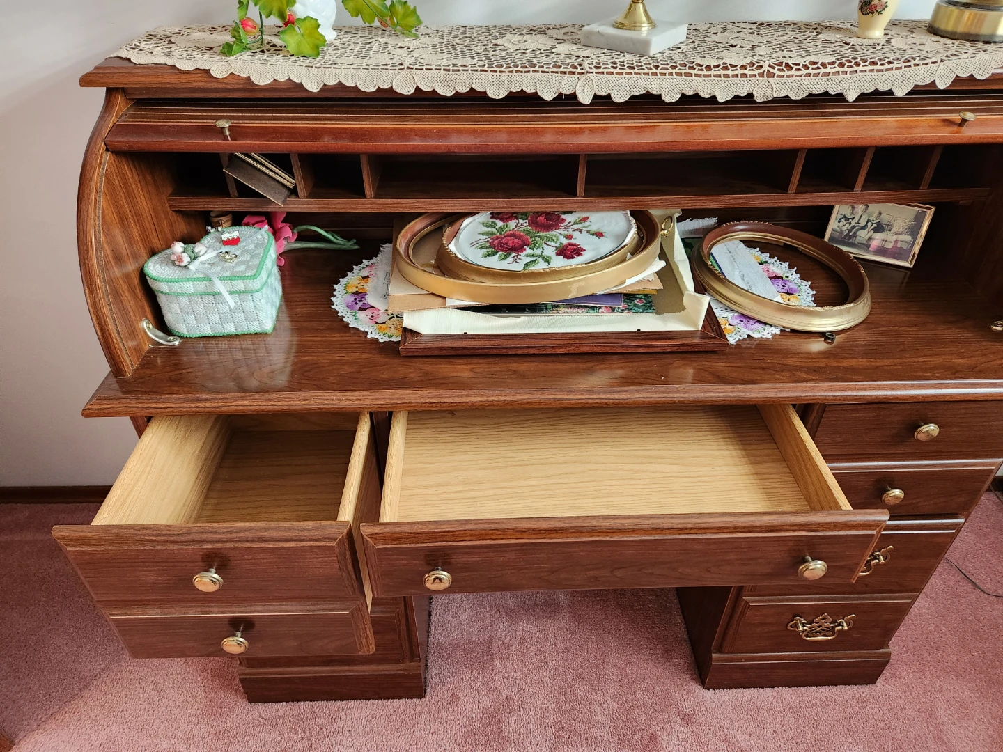Classic wood roll-top desk - photo 3