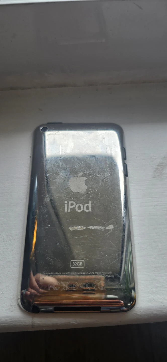 Apple iPod Touch 4th Gen 32GB, iPod Classic, and iPhone 4 Bundle - photo 3