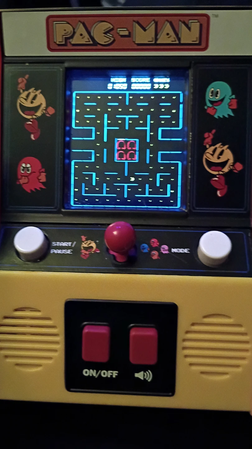 Pacman handheld game - photo 4