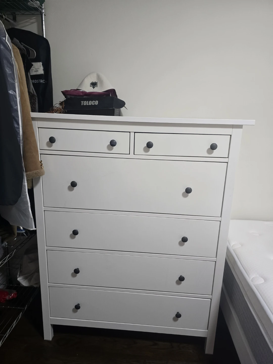 6-drawer dresser in white - photo 3