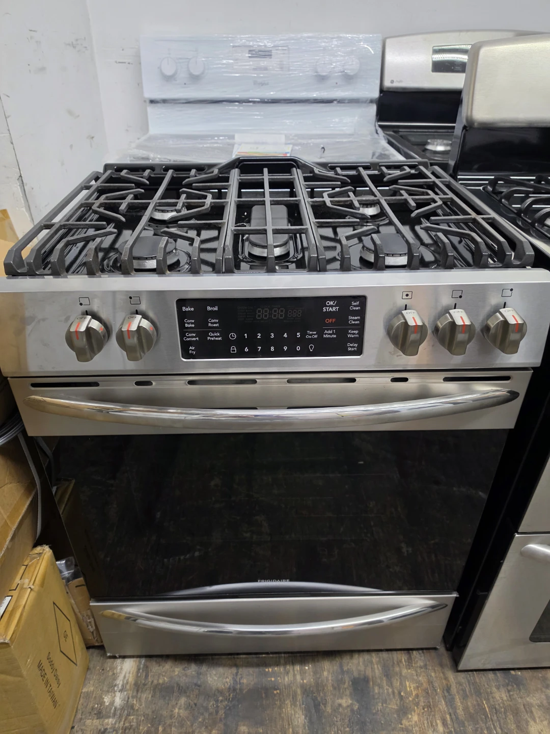 Frigidaire 30in Stainless steel gas stove