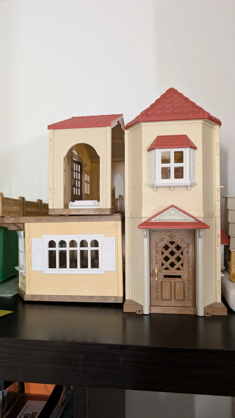 Calico Critters Red Roof Cozy Cottage doll house