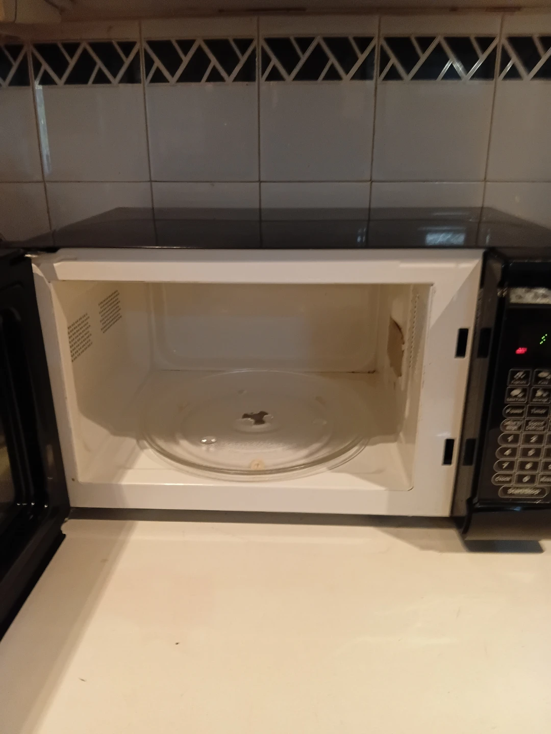 Salton Compact Countertop Microwave READ DESCRIPTION ON SIZE - photo 2