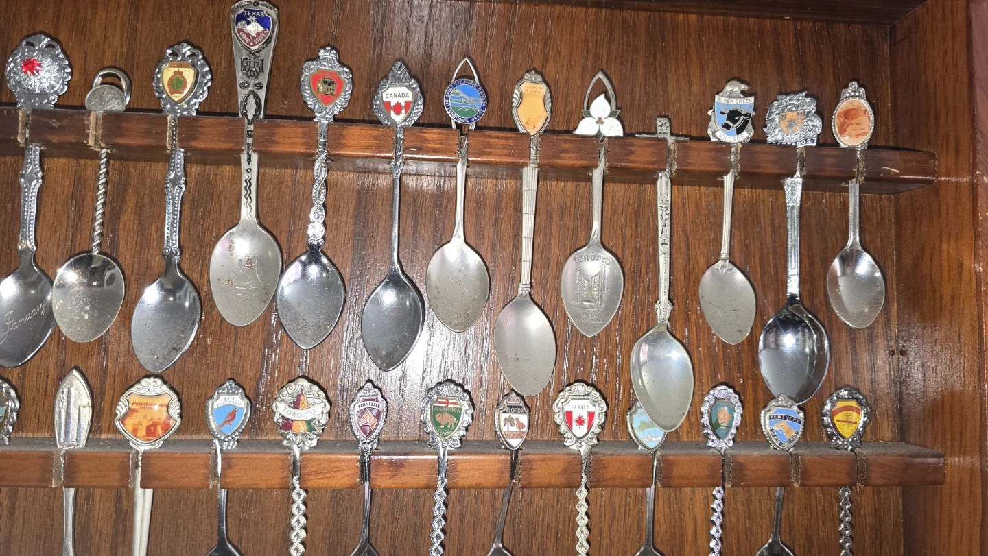 100 spoons every spoon have diffeent history - photo 3
