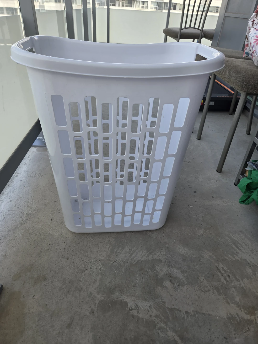 Sterilite White Plastic Laundry Basket - photo 2