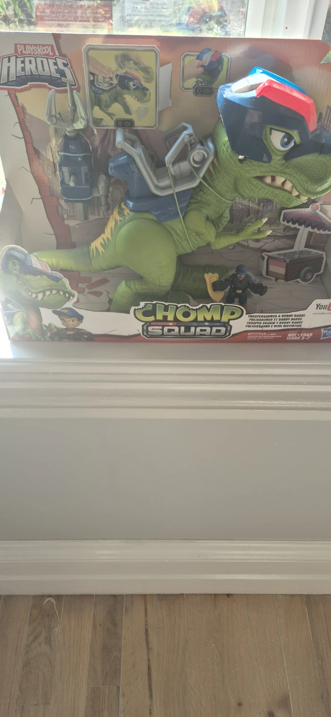 Playskool Heroes Chomp Squad Troopersaurus & Bobby Badge Toy