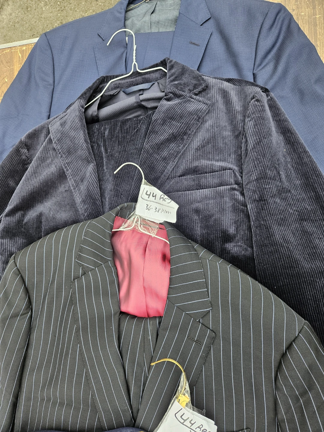 7 used brand name suits size 44R - photo 3