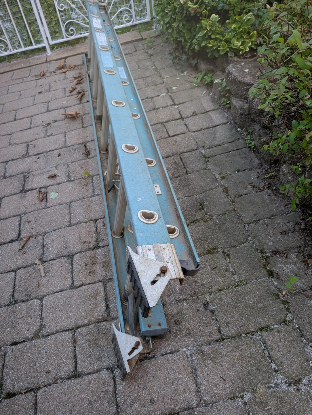 Fiberglass Extension Ladder - photo 3