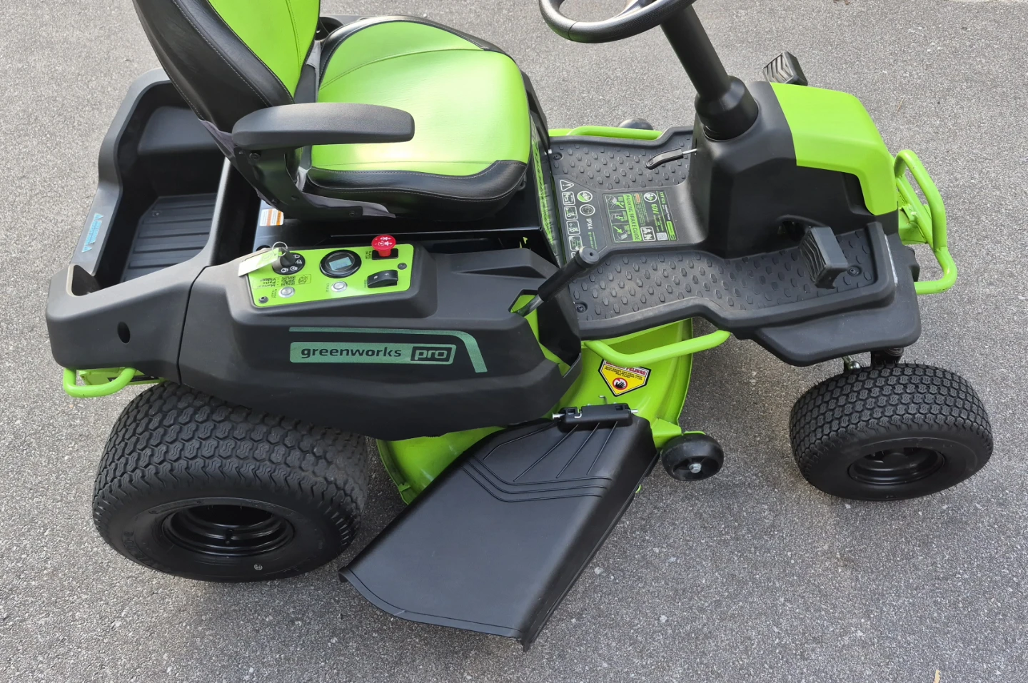 Greenworks Pro 42" Electric Riding Mower - photo 3