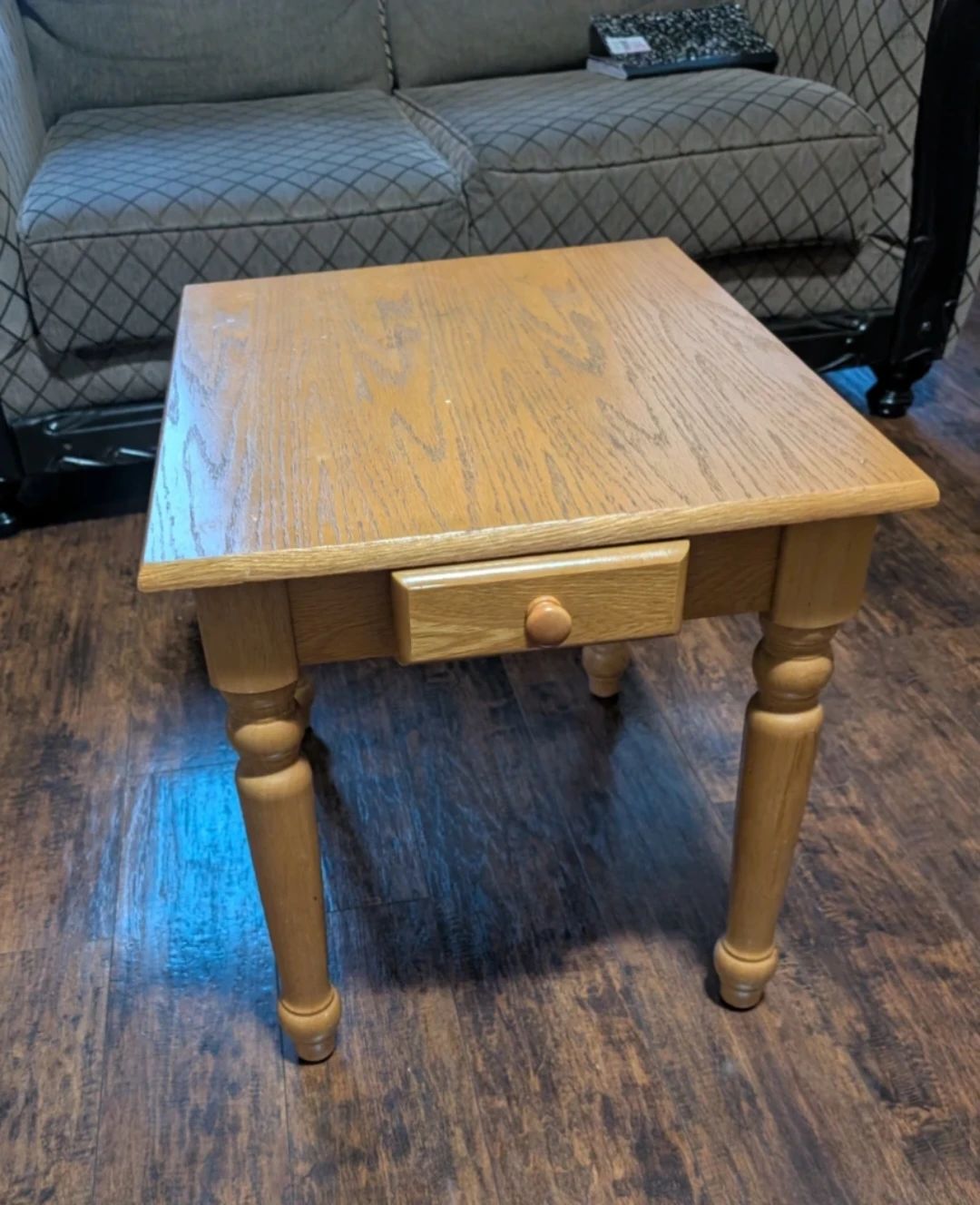 Oak End Table with Drawer L22 x W18x H19