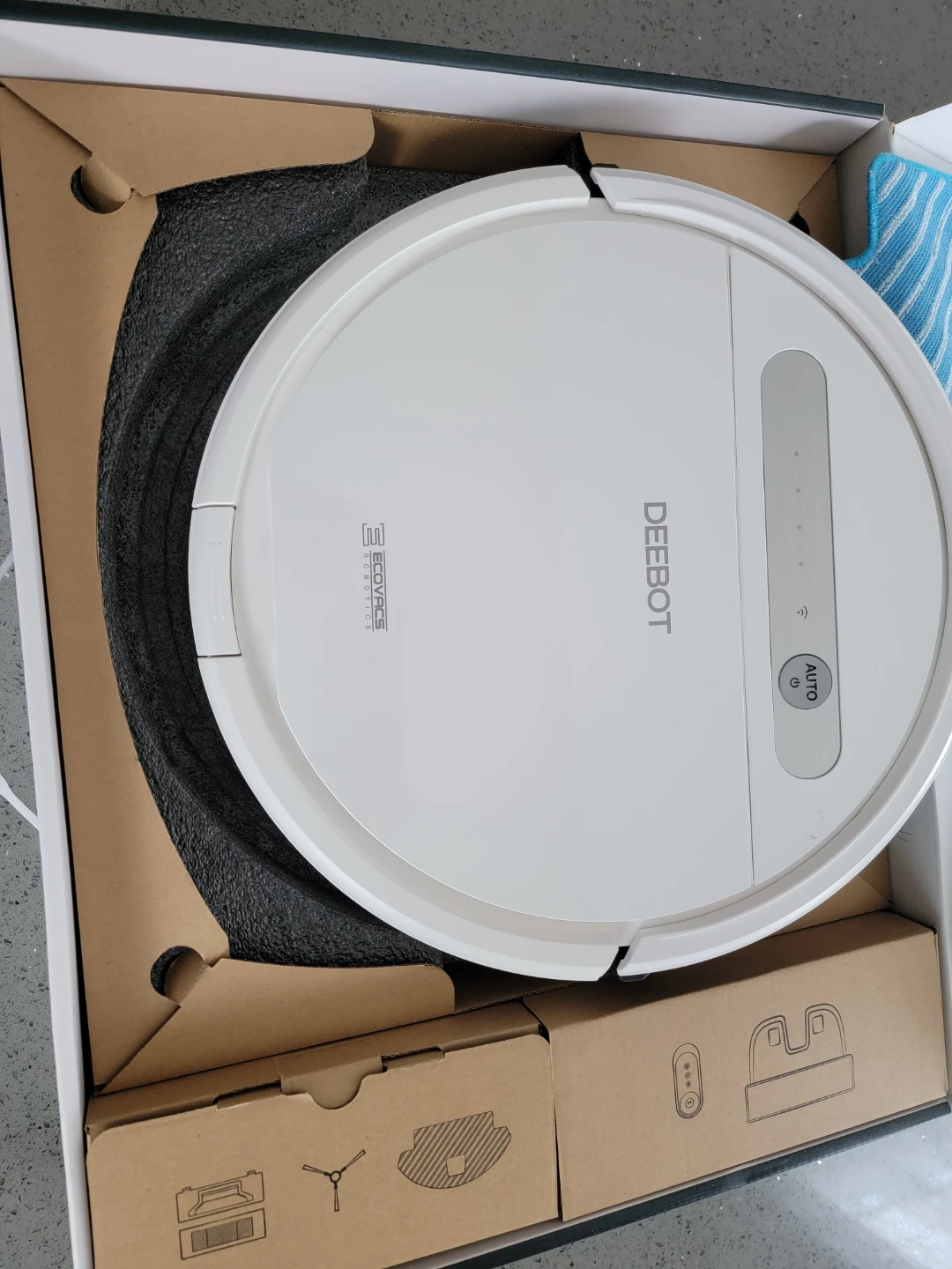 ECOVACS DEEBOT OZMO 610 Robot Vacuum - photo 2