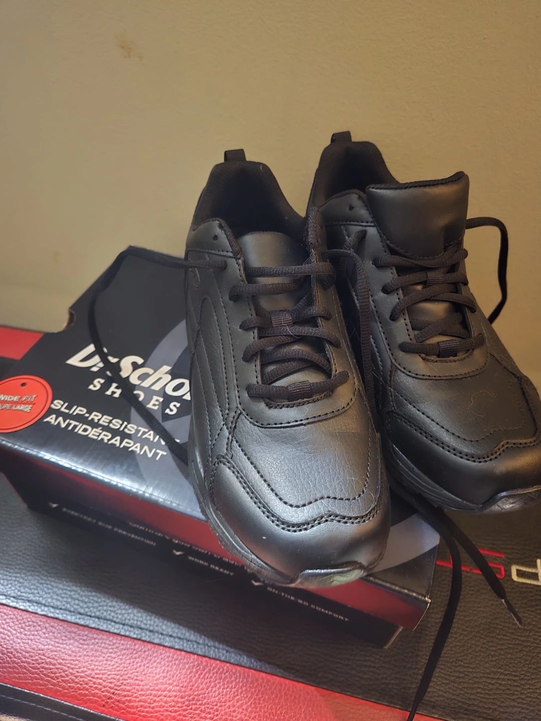 Dr. Scholl's "Volley" Slip-Resistant Shoes - Size 7 1/2 W