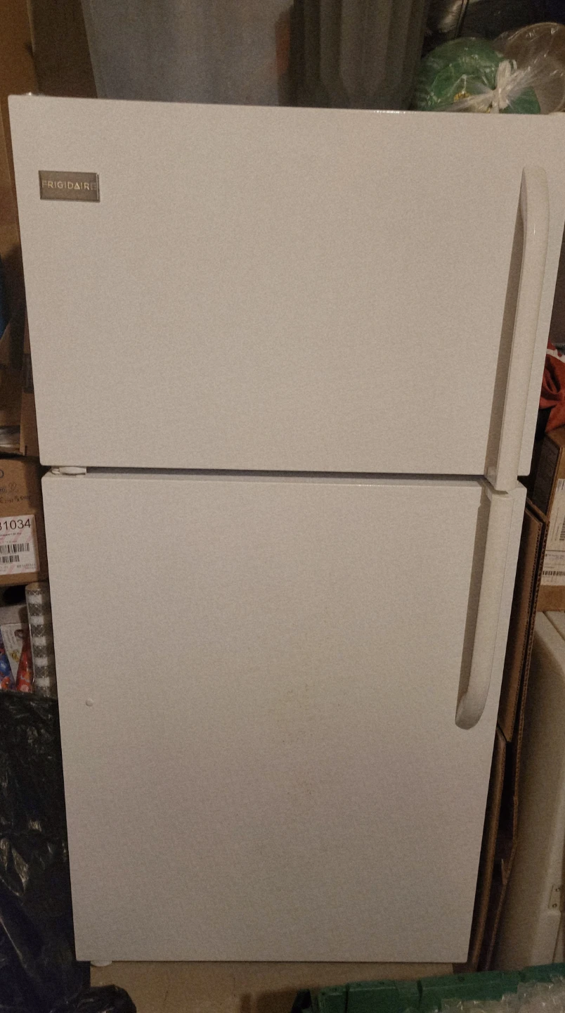 Frigidaire Top-Freezer Refrigerator