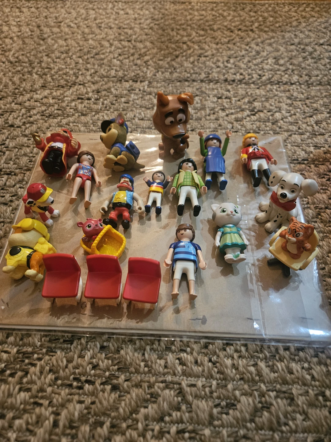 Playmobil & Paw Patrol Figurines Lot 18