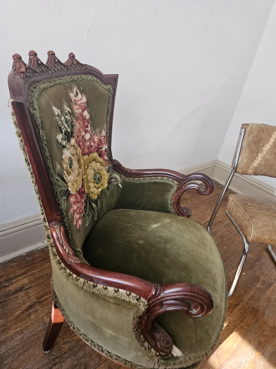 Vintage Accent Chair - photo 3