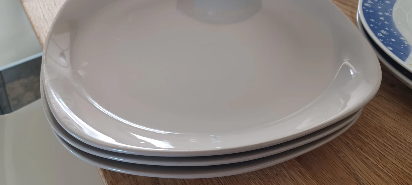 Set of 3 Plates - 2 Christmas Themed, 1 Floral