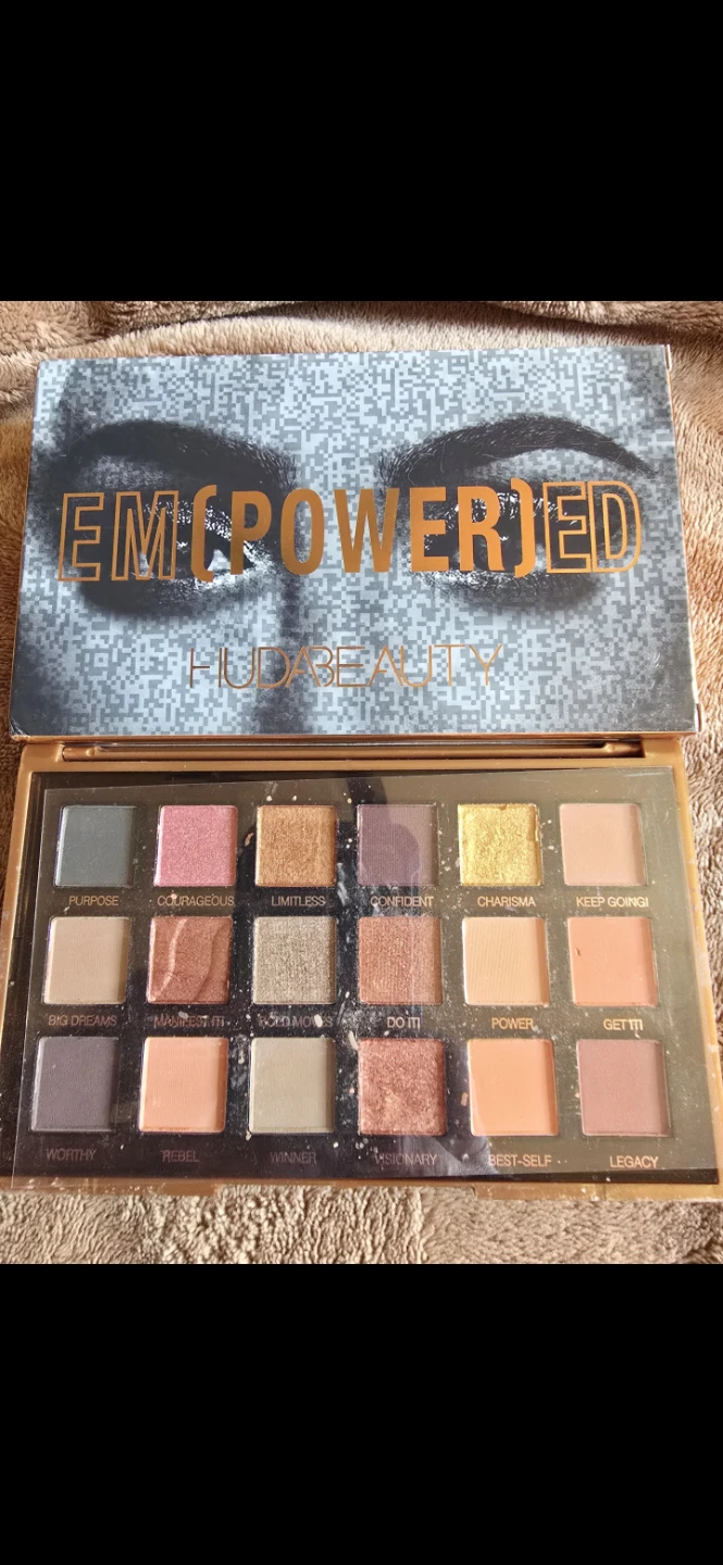 Huda Beauty Empowered Eyeshadow Palette
