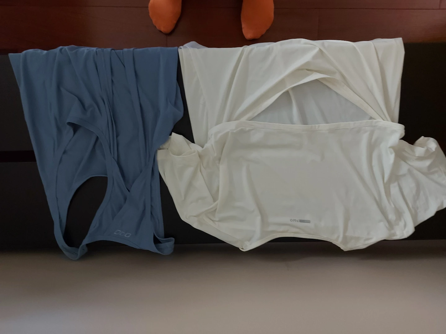 Lululemon Tank Tops & Leggings Bundle - photo 2