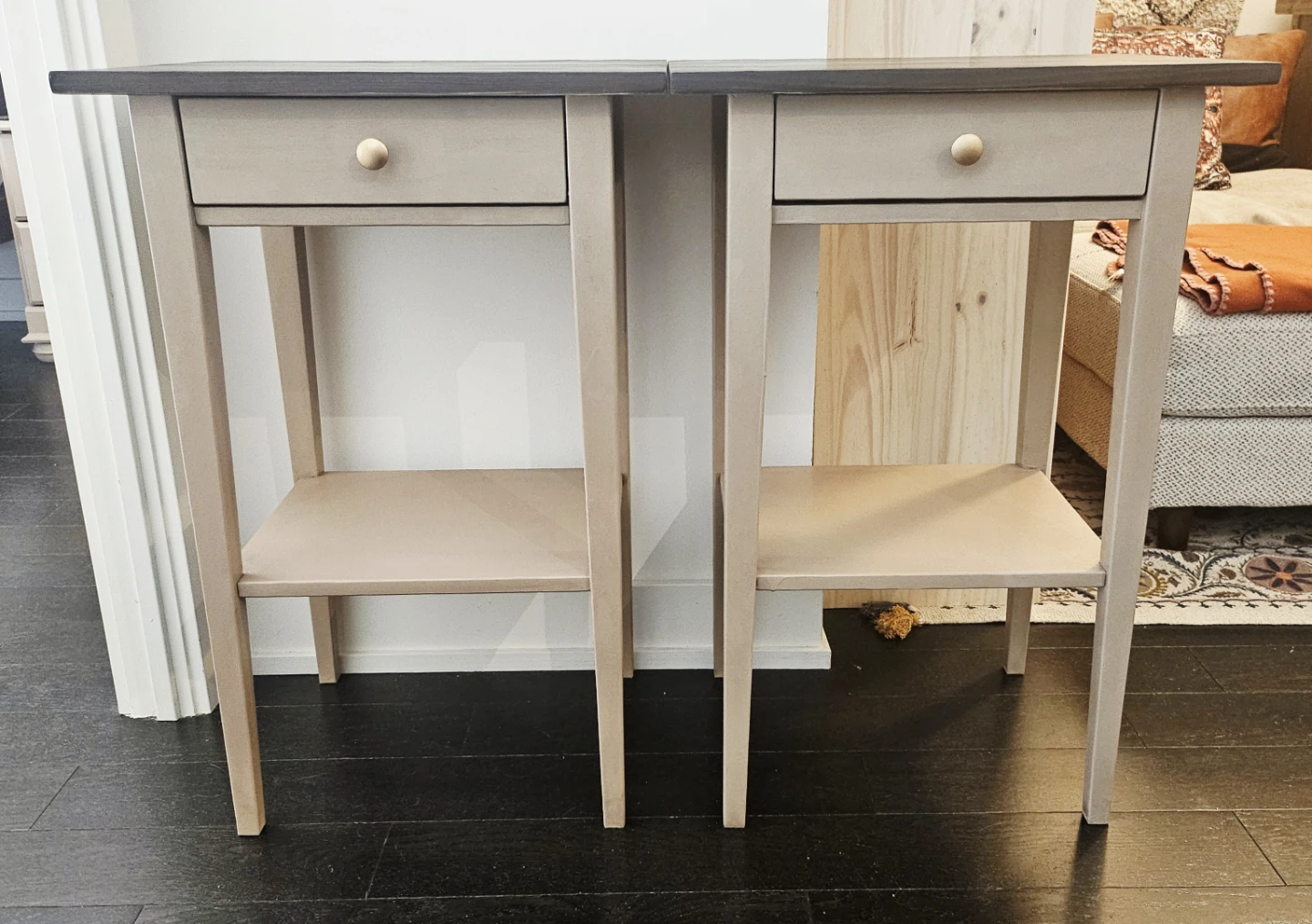 Beautiful pair of solid wood nightstands/bedside tables - photo 4