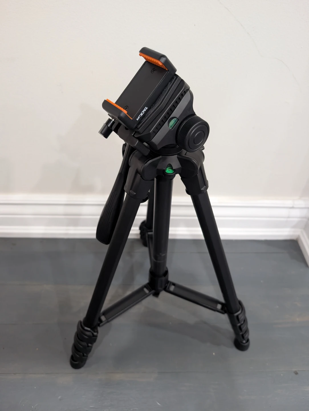 Tacklife M012 Tripod with Carrying Bag