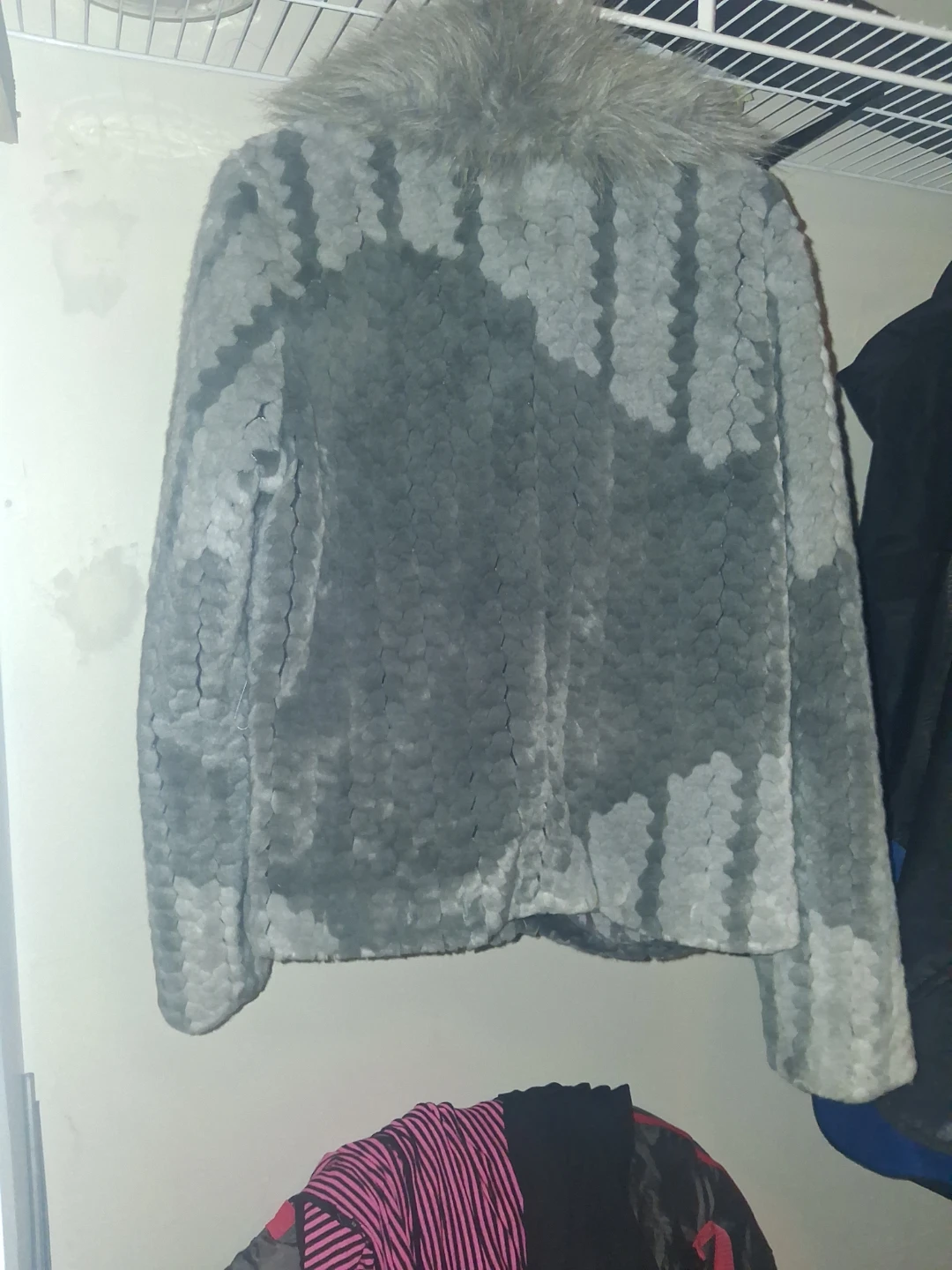 MISS LINA SIZE LARGE FAUX FUR JACKET - photo 3