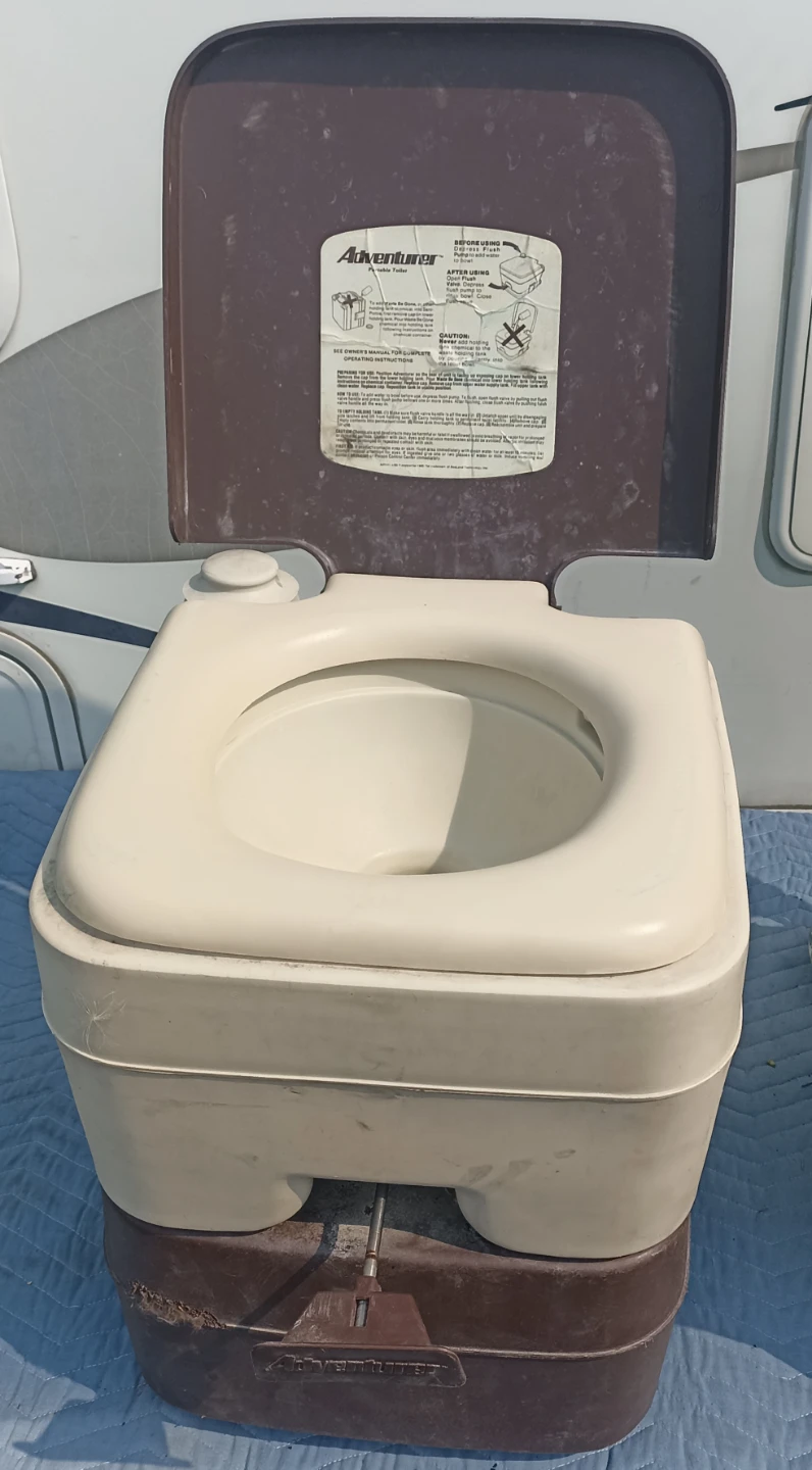 Portapotty. In good shape. Two of them. Fifty each one. - photo 2