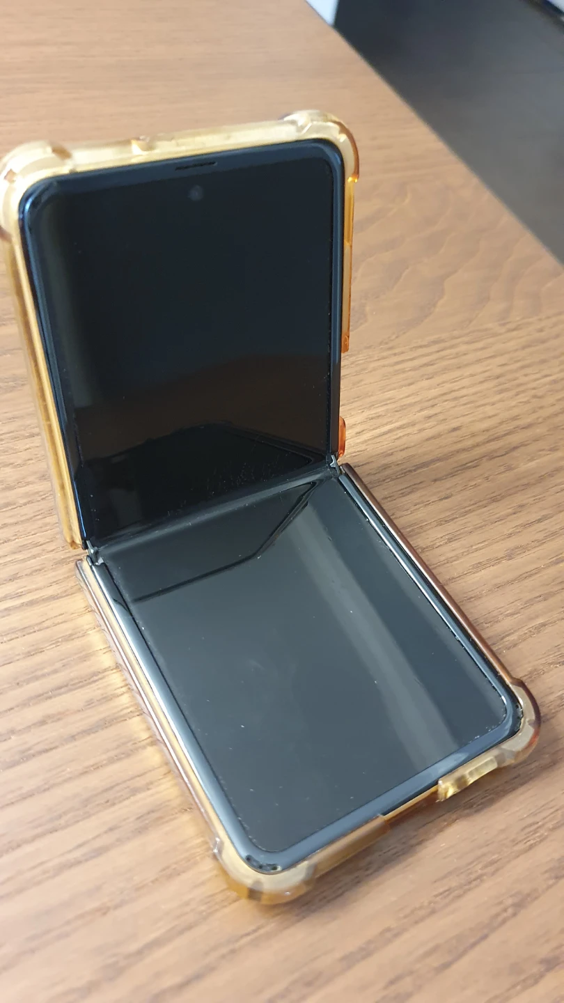 Gold Samsung Galaxy Z  flip - photo 3