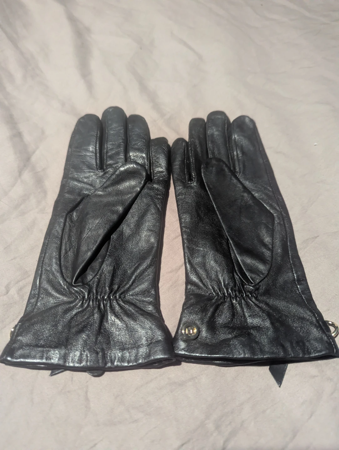 Michael Kors Black Leather Gloves with Gold Chain Detail - photo 3