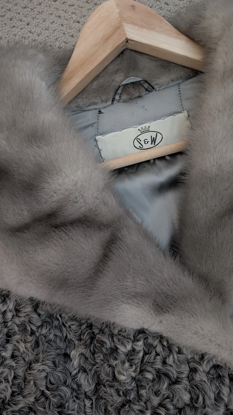 Mint Condition Vintage Fur Coat - photo 2