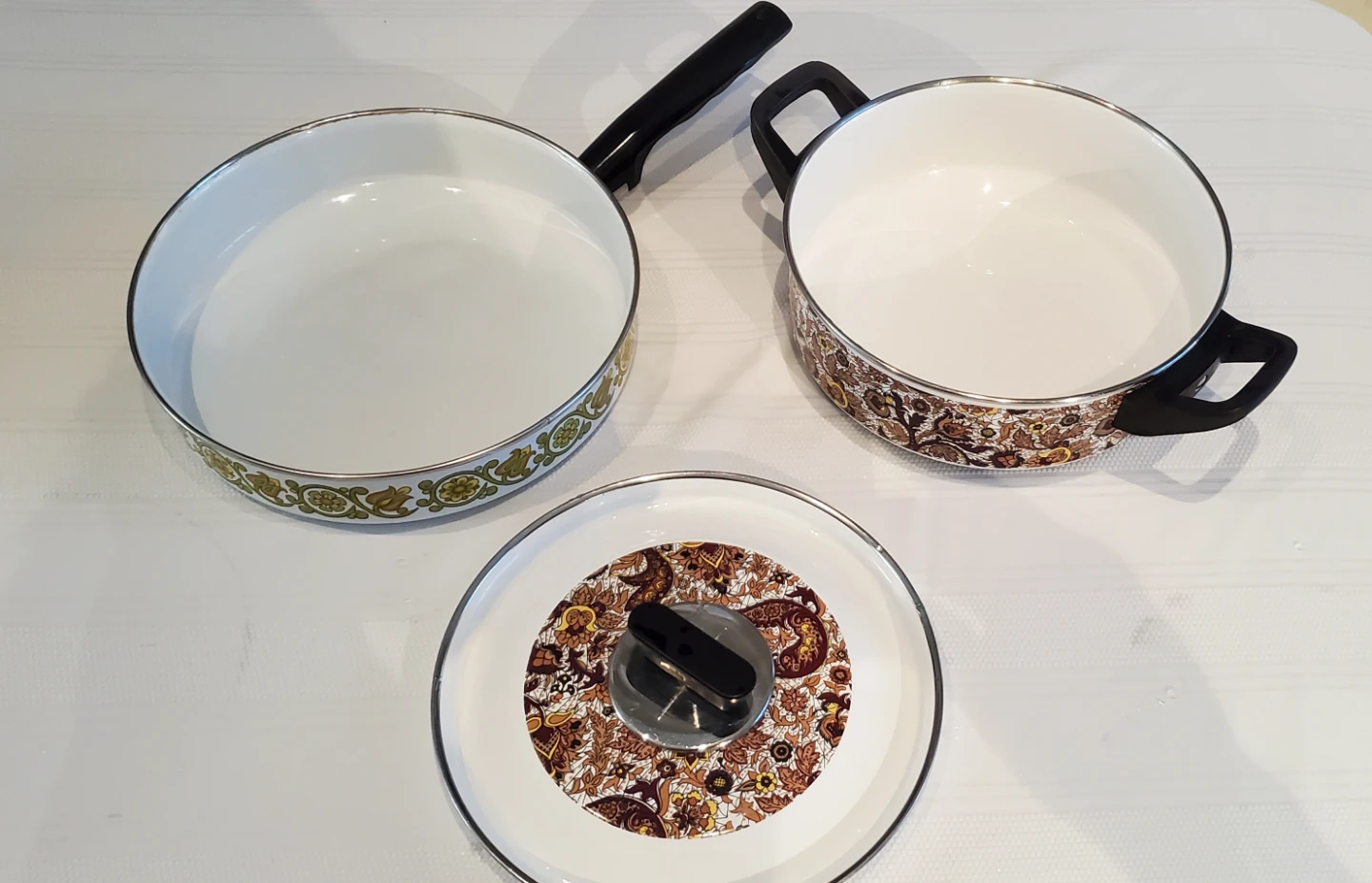 Vintage 1970 Fancipans Pot with Lid and Frying Pan - photo 2