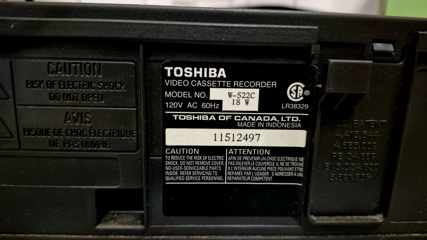 Toshiba vcr with 17 action thriller vhs movies - photo 3