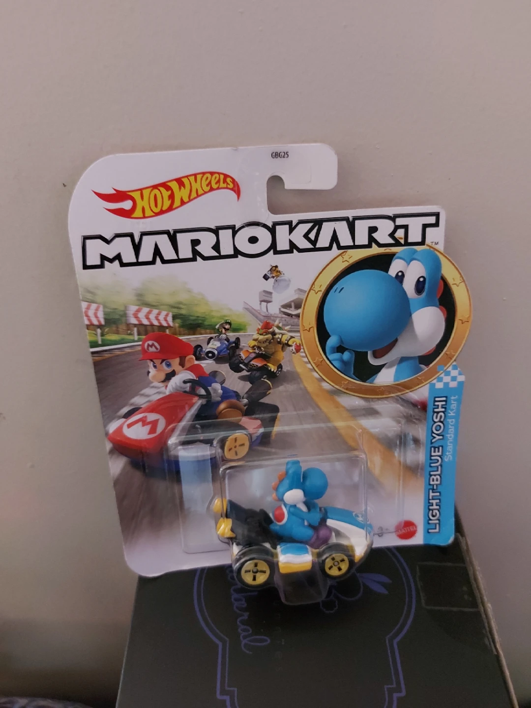 Hot Wheels Mario Kart Light-Blue Yoshi Standard Kart