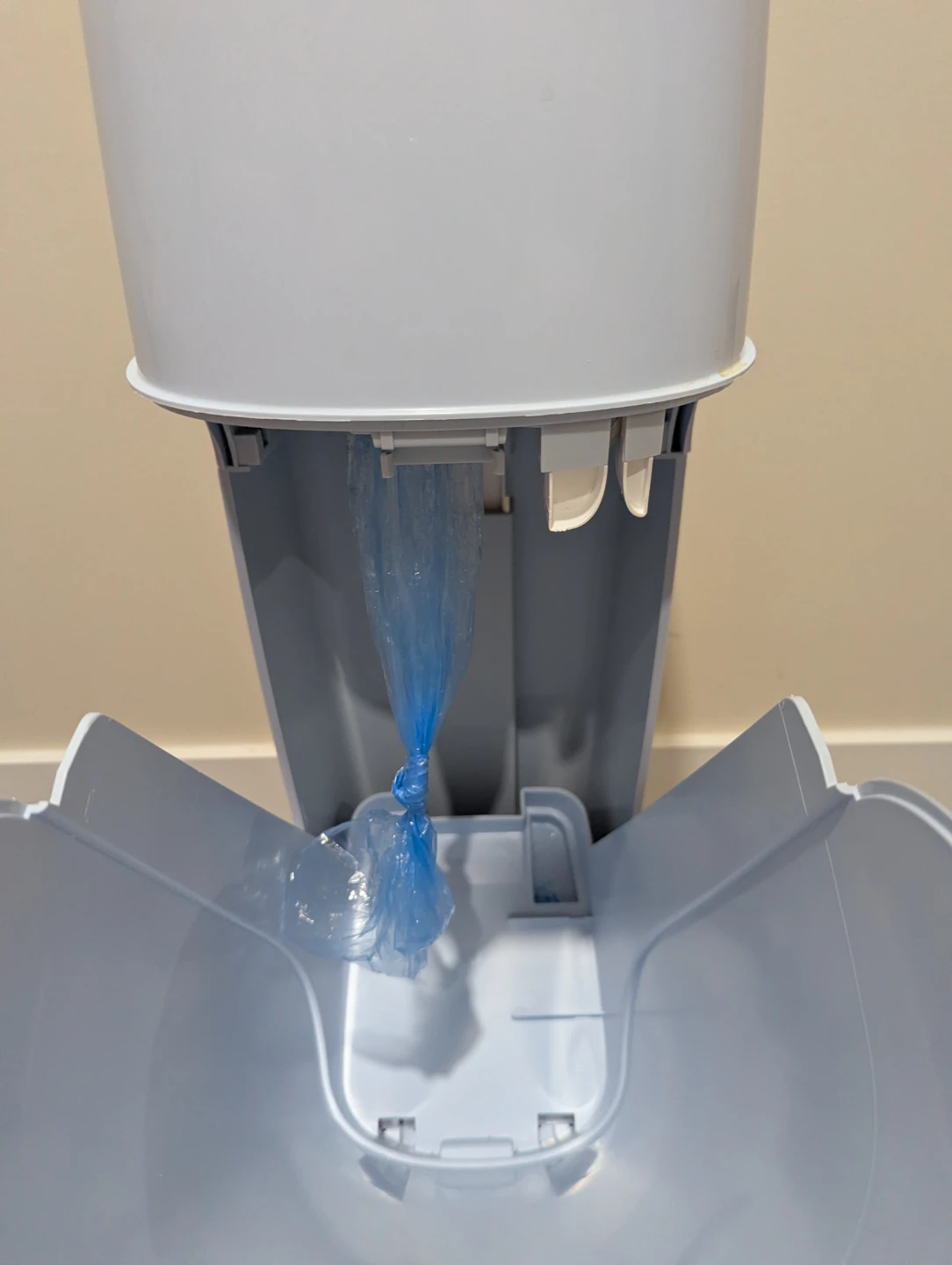 Diaper Genie Complete Bin with one Refill - photo 3