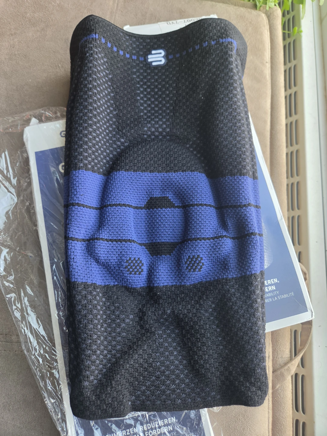 Bauerfeind GenuTrain Knee Brace size 6 or 7 - photo 5