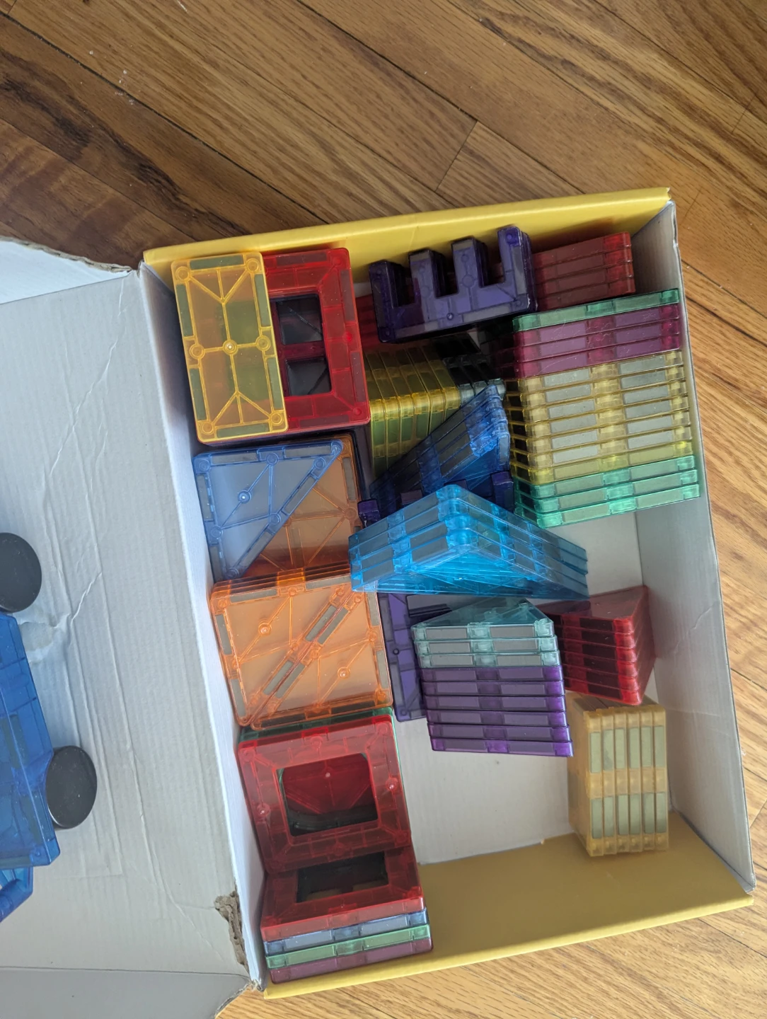 Magnetic Building Tiles with Toy Cars