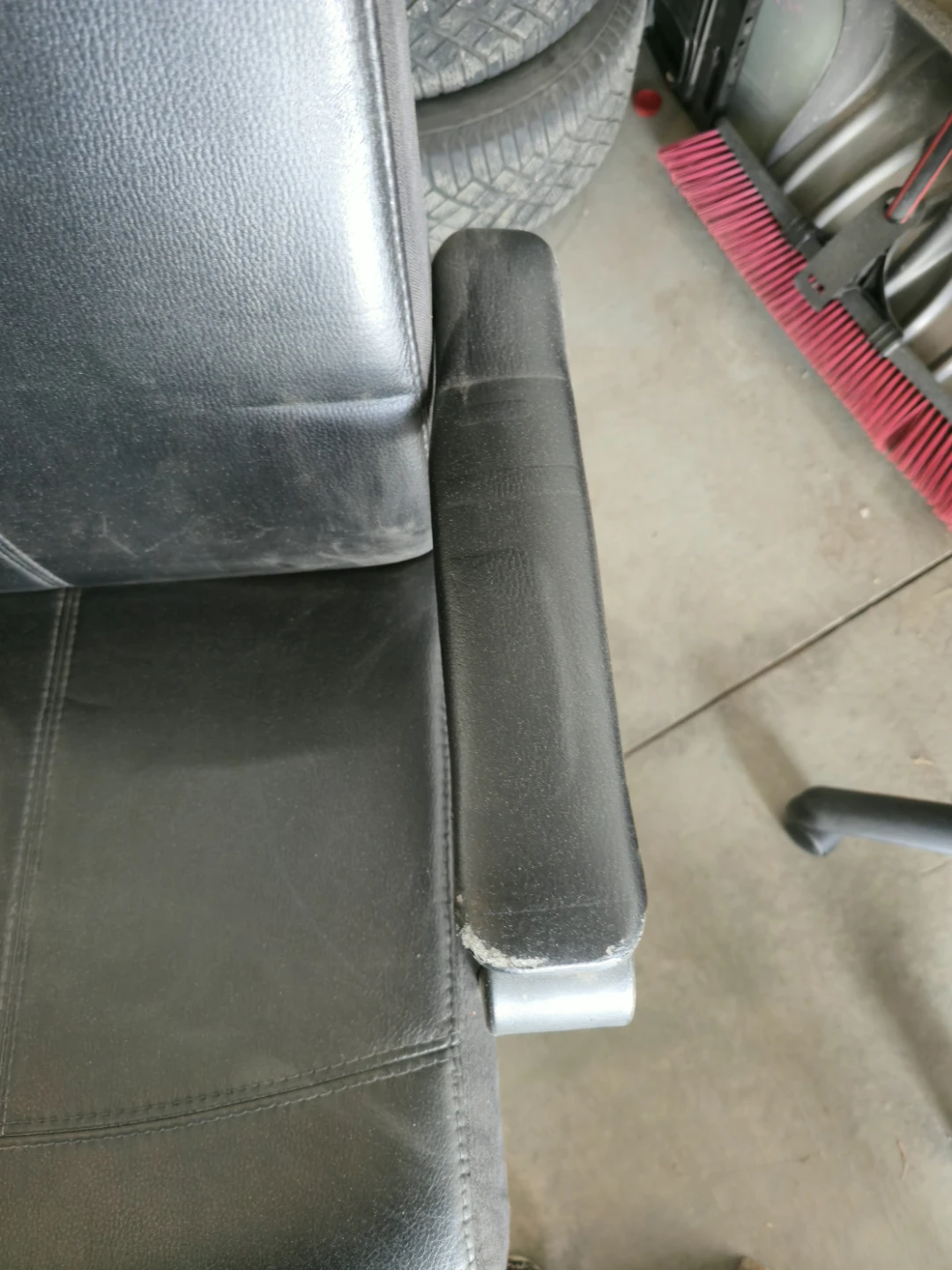 Black Faux Leather Office Chair - photo 4