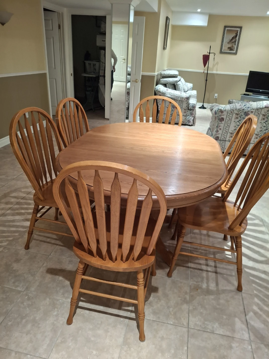 Furniture and decorative items available - photo 2