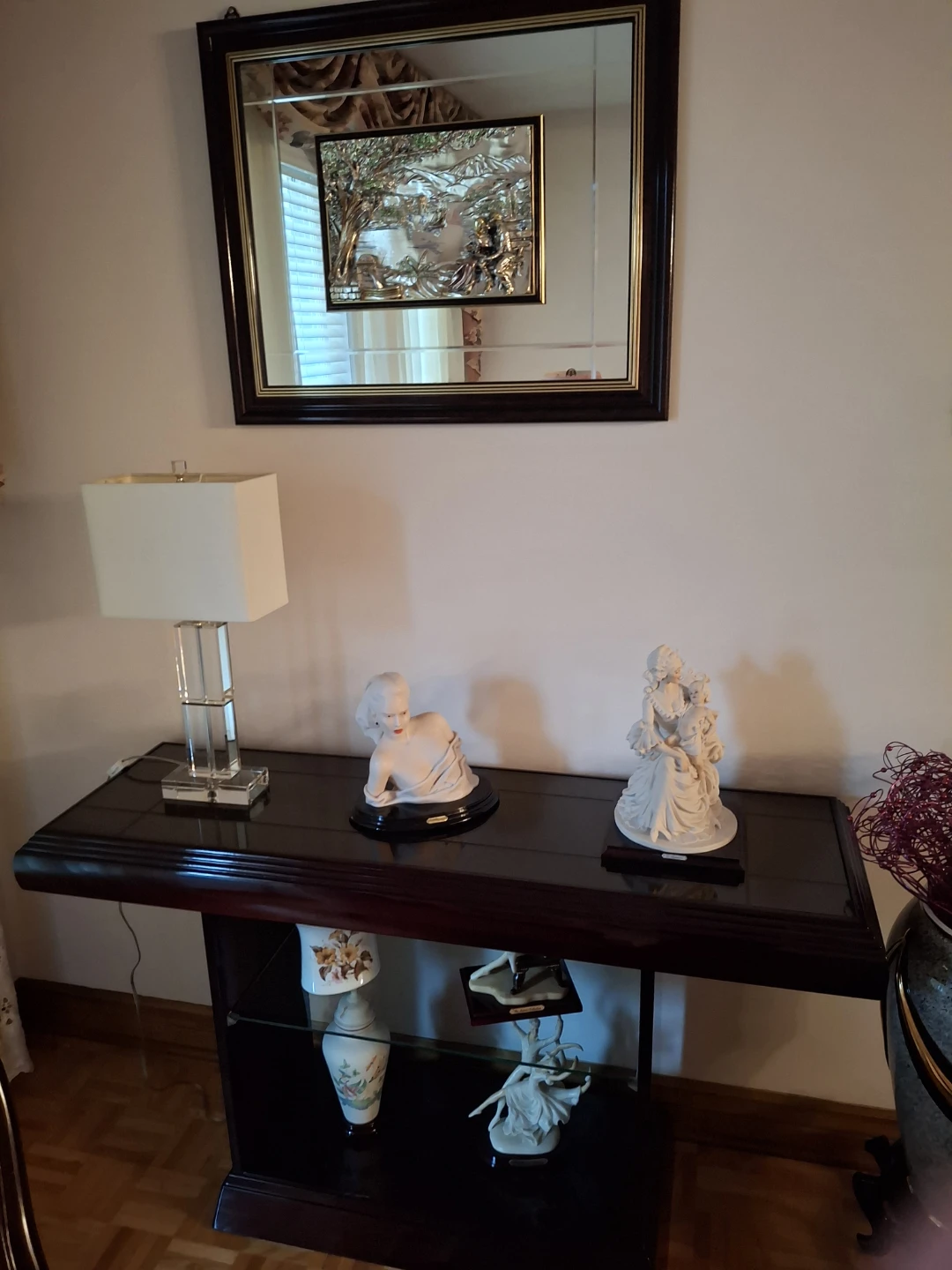 Furniture and decorative items available - photo 4