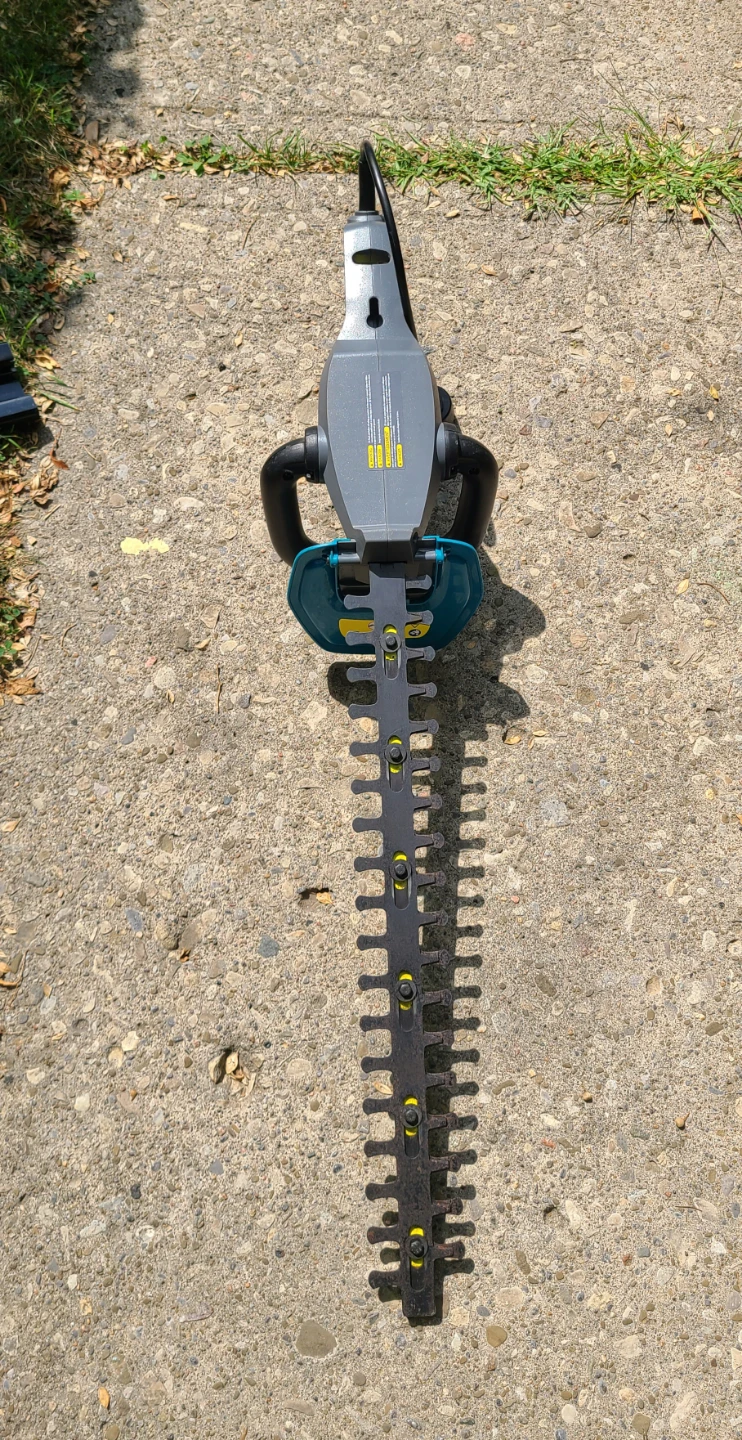 18" Inch Corded Electric Hedge Trimmer - Great Condition - photo 4