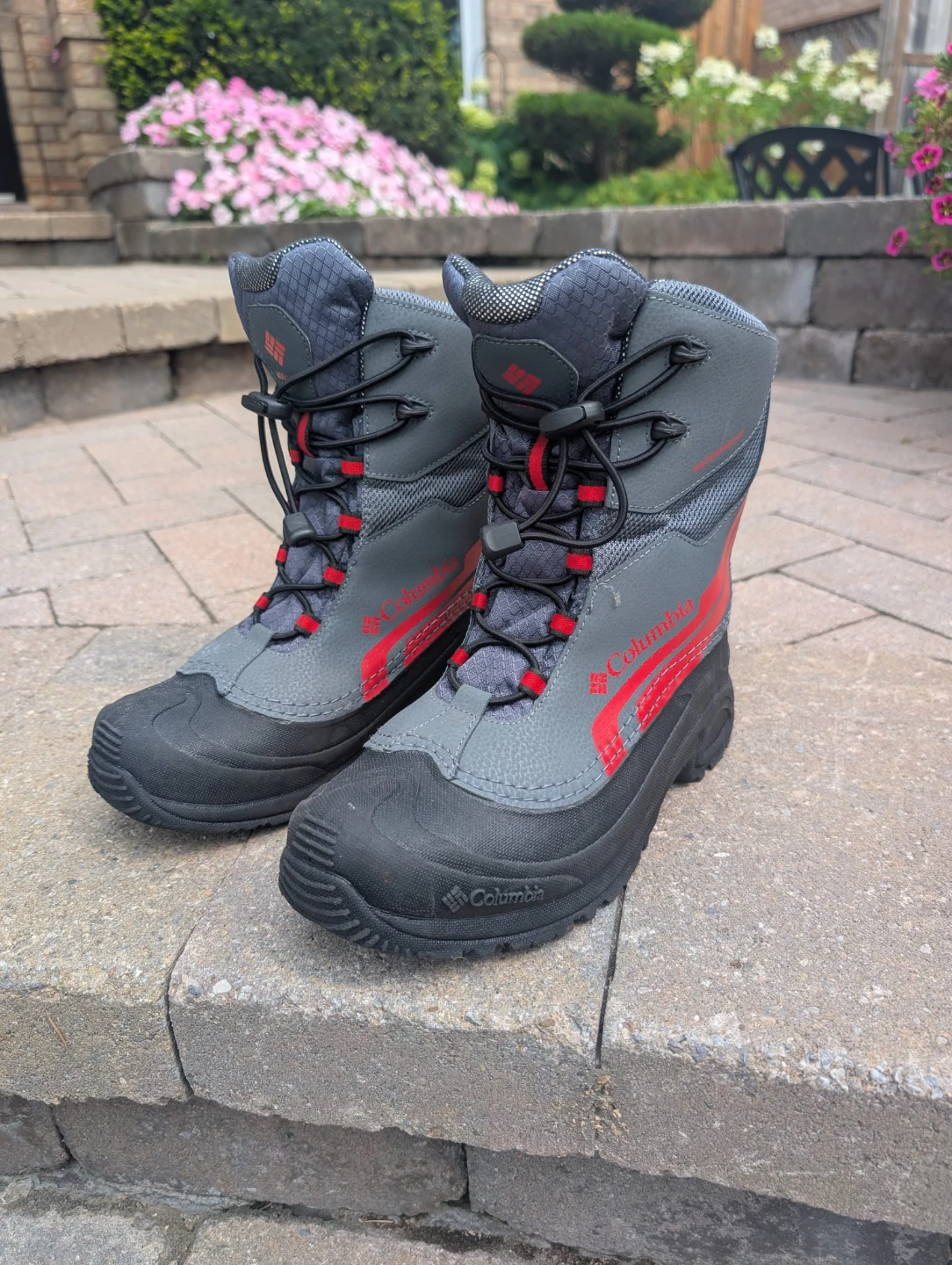 Columbia Youth or women's Winter Boots size 7 boys 8 womens